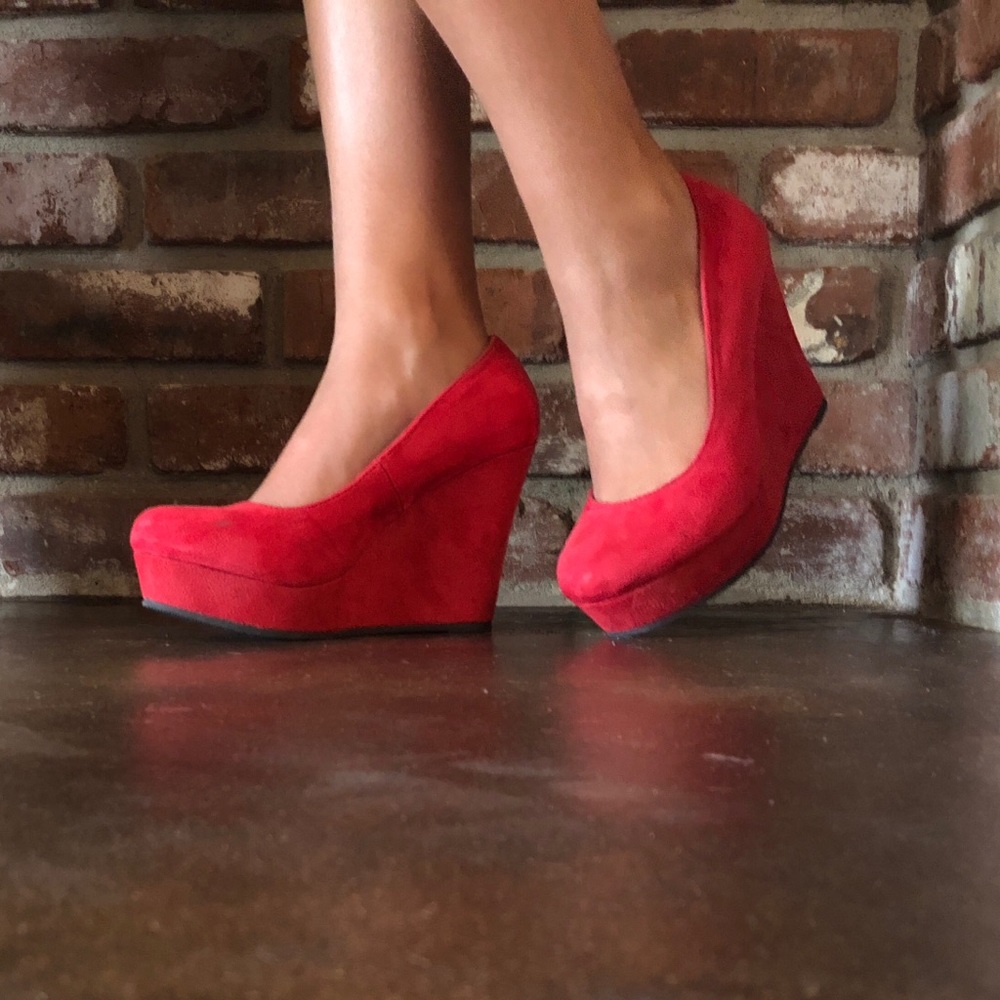 Cherry red wedges 🍒